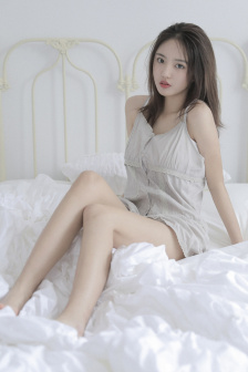 娇小初叫vidos摘花第一次